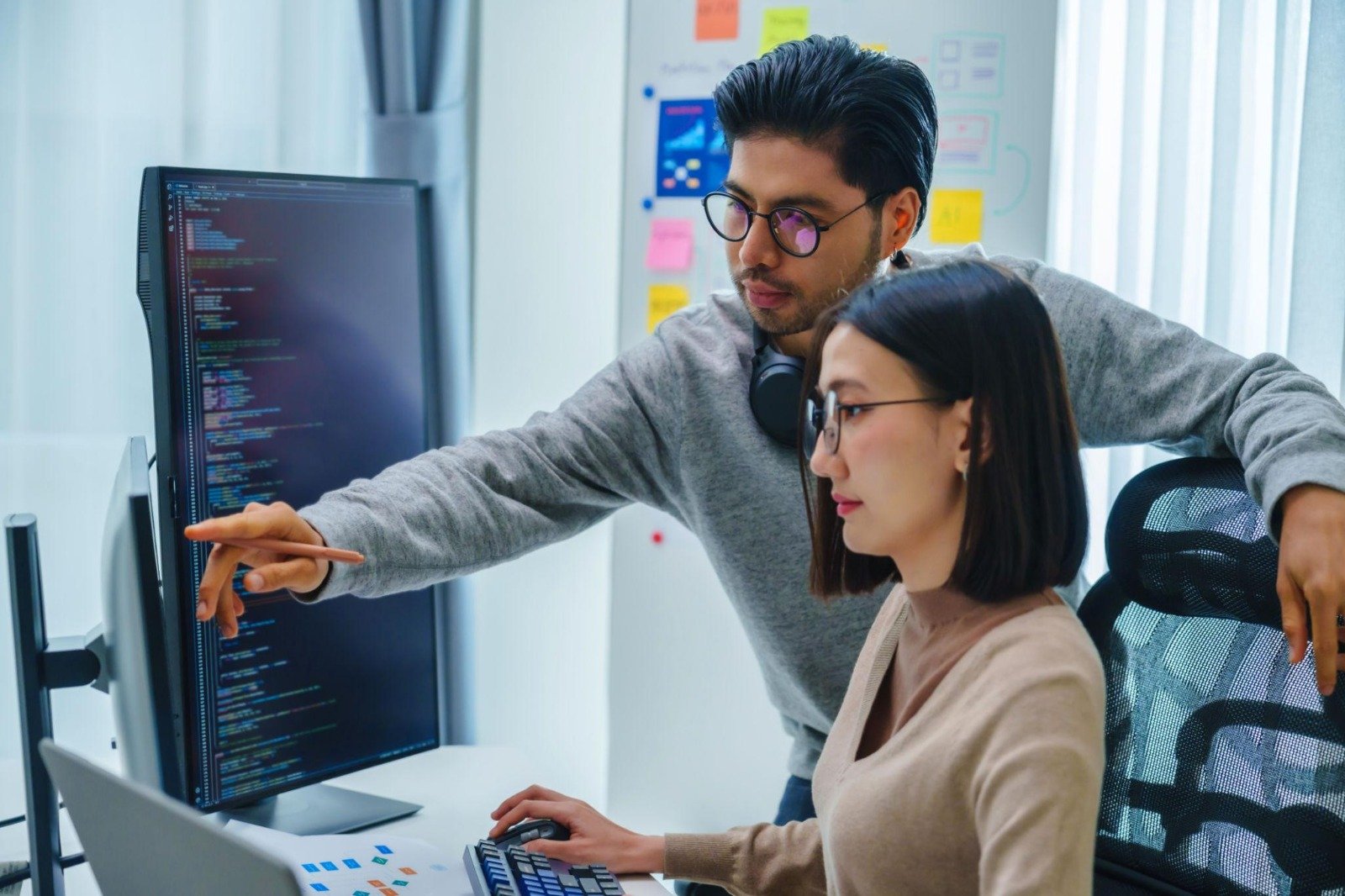 Why Freshers Need Strong Communication Skills Along With Technical Knowledge